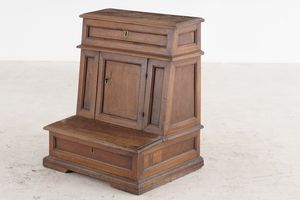 Inginocchiatoio in noce. XVII-XVIII secolo  - Asta Antiquariato - Associazione Nazionale - Case d'Asta italiane