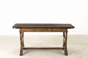 Tavolo e sei sedie in legno intagliato. XIX-XX secolo  - Asta Antiquariato - Associazione Nazionale - Case d'Asta italiane