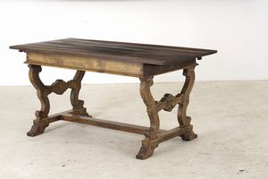 Tavolo e sei sedie in legno intagliato. XIX-XX secolo  - Asta Antiquariato - Associazione Nazionale - Case d'Asta italiane