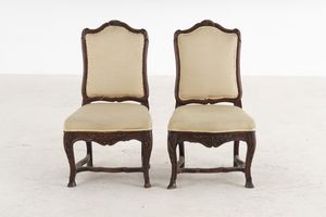 Coppia di poltrone in legno intagliato e una diversa  - Asta Antiquariato - Associazione Nazionale - Case d'Asta italiane