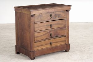 Mobile a quattro cassetti. XX secolo  - Asta Antiquariato - Associazione Nazionale - Case d'Asta italiane