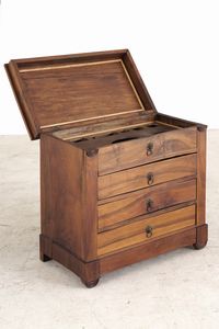 Mobile a quattro cassetti. XX secolo  - Asta Antiquariato - Associazione Nazionale - Case d'Asta italiane