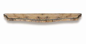 Due piani da muro in giallo di Siena. Stile XVIII secolo, XX secolo  - Asta Antiquariato - Associazione Nazionale - Case d'Asta italiane