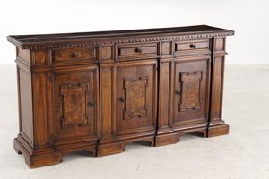 Credenza in noce. Elementi antichi  - Asta Antiquariato - Associazione Nazionale - Case d'Asta italiane