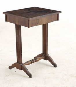 Tavolino da lavoro in legno  - Asta Antiquariato - Associazione Nazionale - Case d'Asta italiane