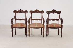 Sette poltrone Carlo X in noce intagliato. Inghilterra XIX secolo  - Asta Antiquariato - Associazione Nazionale - Case d'Asta italiane