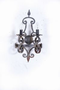 Lampada pensile in ferro e vetro giallo e applique in ferro a due luci  - Asta Antiquariato - Associazione Nazionale - Case d'Asta italiane