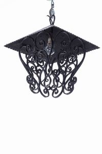 Due lampioni in ferro diversi  - Asta Antiquariato - Associazione Nazionale - Case d'Asta italiane