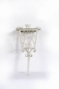 Due lampioni in ferro diversi  - Asta Antiquariato - Associazione Nazionale - Case d'Asta italiane