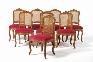 Tavolo in legno laccato a finto marmo e otto sedie in legno intagliato  - Asta Antiquariato - Associazione Nazionale - Case d'Asta italiane