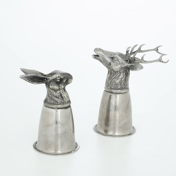 Coppia di bicchieri da vino in metallo Gucci. XX secolo  - Asta Antiquariato del XX secolo - Associazione Nazionale - Case d'Asta italiane