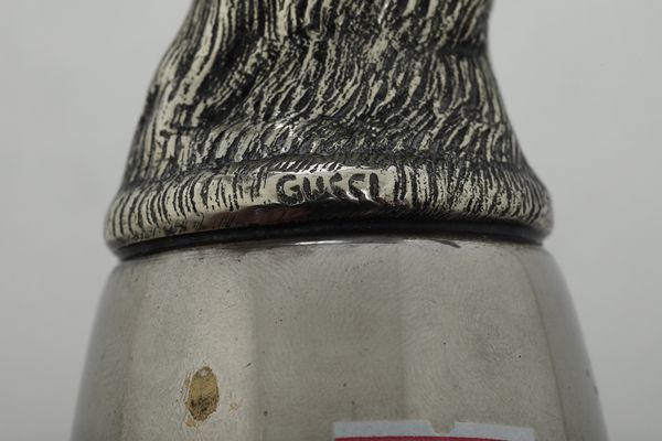 Coppia di bicchieri da vino in metallo Gucci. XX secolo  - Asta Antiquariato del XX secolo - Associazione Nazionale - Case d'Asta italiane