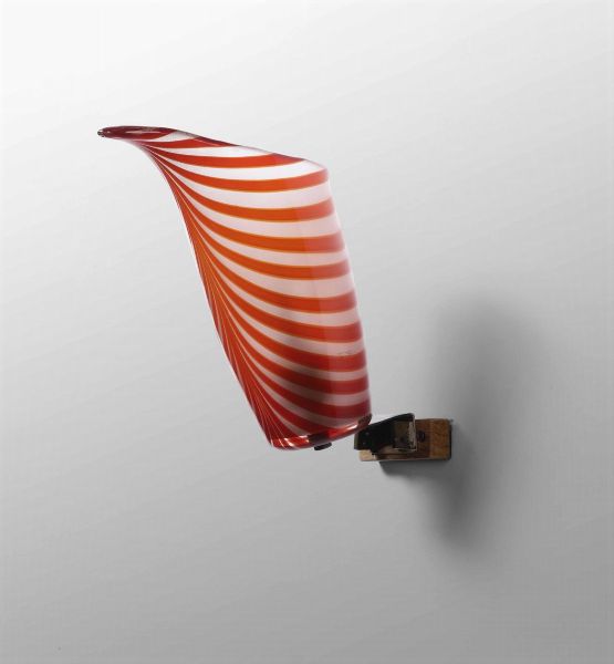 Applique con struttura in ottone e vetro di Murano.  - Asta Antiquariato del XX secolo - Associazione Nazionale - Case d'Asta italiane