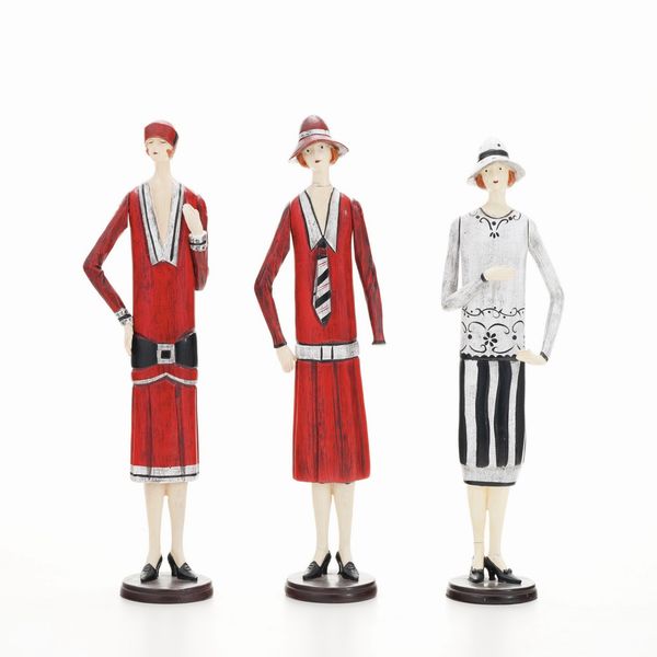 Tre figure in legno raffiguranti dame. XX secolo  - Asta Antiquariato del XX secolo - Associazione Nazionale - Case d'Asta italiane