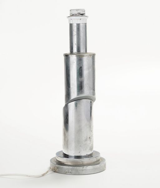 Lampada da tavolo in metallo anni ‘70  - Asta Antiquariato del XX secolo - Associazione Nazionale - Case d'Asta italiane