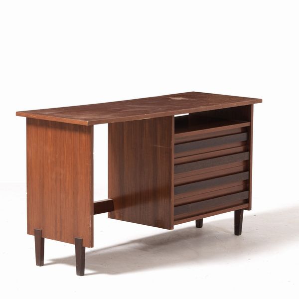 Scrivania in legno.  - Asta Antiquariato del XX secolo - Associazione Nazionale - Case d'Asta italiane