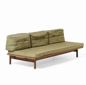 GIANFRANCO FRATTINI - Divano a tre posti.