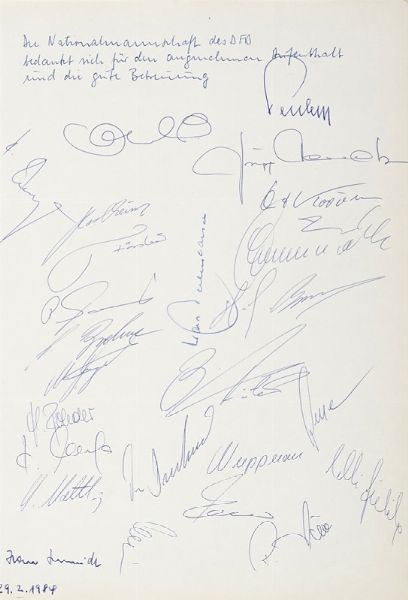 Carta con firme autografe dei giocatori della DFB (Deutscher Fuball-Bund).  - Asta Libri, Autografi e Manoscritti - Associazione Nazionale - Case d'Asta italiane