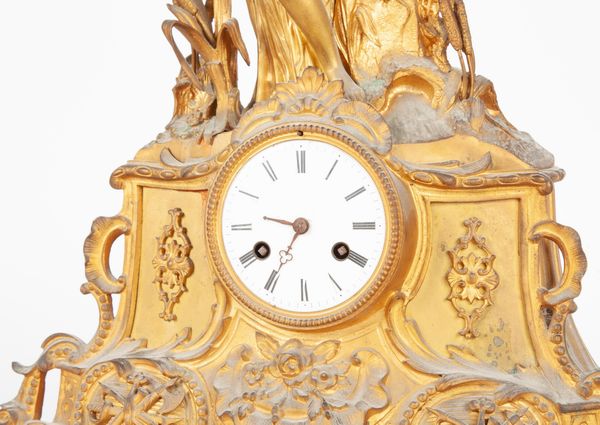 Orologio da camino in metallo dorato, XIX secolo  - Asta ASTA A TEMPO - Antiquariato, Dipinti, Oggetti d'Arte e Pastori da Presepe Napoletani - Associazione Nazionale - Case d'Asta italiane