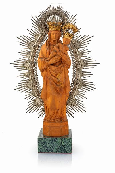 Madonna col Bambino (Vergine del Pilar) in legno e metallo argentato  - Asta ASTA A TEMPO - Antiquariato, Dipinti, Oggetti d'Arte e Pastori da Presepe Napoletani - Associazione Nazionale - Case d'Asta italiane