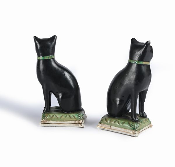 Coppia di gatti vittoriani in ceramica, Staffordshire, Inghilterra, XIX secolo  - Asta ASTA A TEMPO - Antiquariato, Dipinti, Oggetti d'Arte e Pastori da Presepe Napoletani - Associazione Nazionale - Case d'Asta italiane