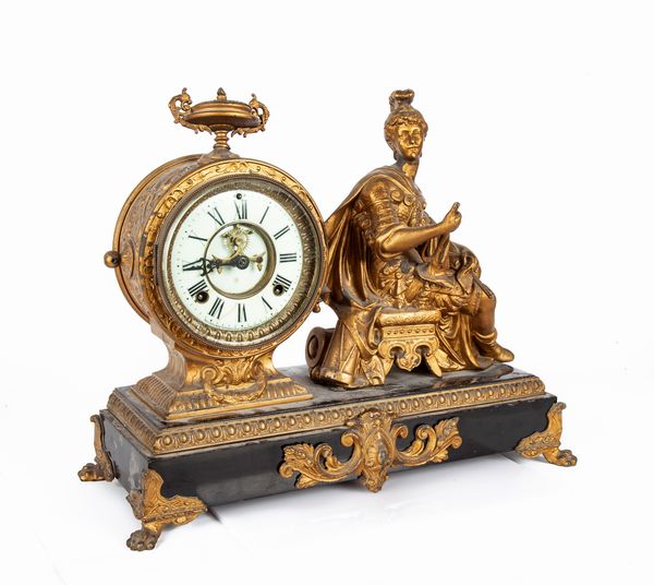 Orologio da camino in metallo dorato, Ansonia Clock Company, Stati Uniti d'America, seconda metà del XIX secolo  - Asta ASTA A TEMPO - Antiquariato, Dipinti, Oggetti d'Arte e Pastori da Presepe Napoletani - Associazione Nazionale - Case d'Asta italiane