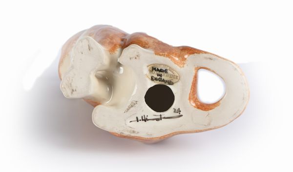 Figura di gatto seduto in porcellana, Inghilterra, XX secolo  - Asta ASTA A TEMPO - Antiquariato, Dipinti, Oggetti d'Arte e Pastori da Presepe Napoletani - Associazione Nazionale - Case d'Asta italiane