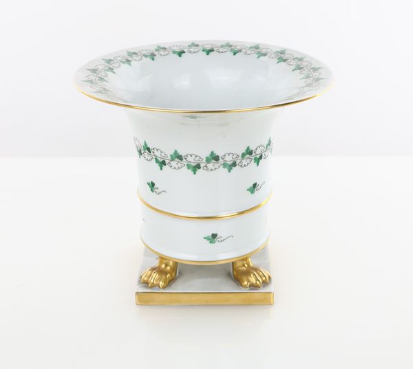 Cache-pot in porcellana, decoro Persil, manifattura di Herend, Ungheria metà del XX secolo  - Asta ASTA A TEMPO - Antiquariato, Dipinti, Oggetti d'Arte e Pastori da Presepe Napoletani - Associazione Nazionale - Case d'Asta italiane