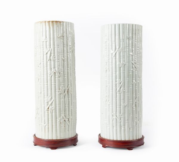 Coppia di lampade in ceramica blanc de Chine  - Asta ASTA A TEMPO - Antiquariato, Dipinti, Oggetti d'Arte e Pastori da Presepe Napoletani - Associazione Nazionale - Case d'Asta italiane