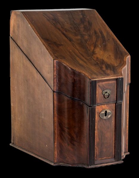 Antica scatola portacarte in mogano d'epoca Giorgio III  - Asta ASTA A TEMPO - Antiquariato, Dipinti, Oggetti d'Arte e Pastori da Presepe Napoletani - Associazione Nazionale - Case d'Asta italiane