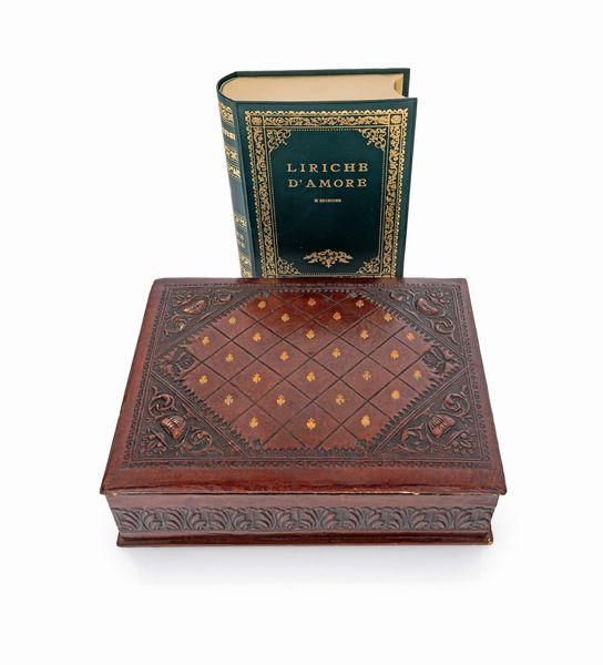 Due scatole diverse a forma di libro  - Asta ASTA A TEMPO - Antiquariato, Dipinti, Oggetti d'Arte e Pastori da Presepe Napoletani - Associazione Nazionale - Case d'Asta italiane