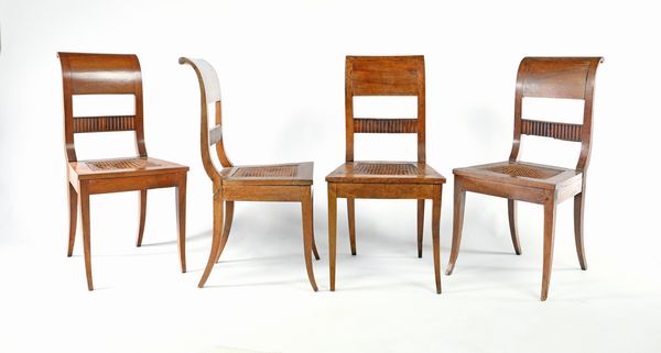 Quattro sedie in noce, XIX secolo  - Asta ASTA A TEMPO - Antiquariato, Dipinti, Oggetti d'Arte e Pastori da Presepe Napoletani - Associazione Nazionale - Case d'Asta italiane