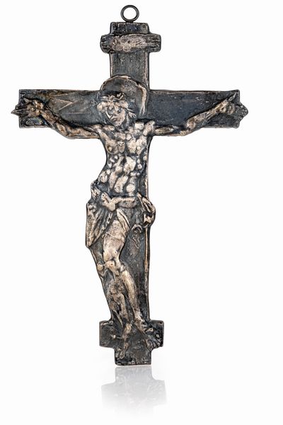 Crocifisso da muro in metallo argentato e patinato  - Asta ASTA A TEMPO - Antiquariato, Dipinti, Oggetti d'Arte e Pastori da Presepe Napoletani - Associazione Nazionale - Case d'Asta italiane