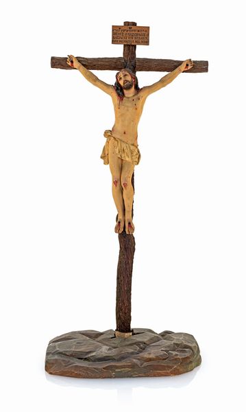 Crocifisso in legno naturale e dipinto  - Asta ASTA A TEMPO - Antiquariato, Dipinti, Oggetti d'Arte e Pastori da Presepe Napoletani - Associazione Nazionale - Case d'Asta italiane