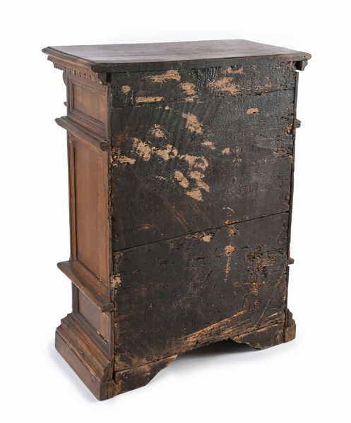 Piccola credenza in noce  - Asta ASTA A TEMPO - Antiquariato, Dipinti, Oggetti d'Arte e Pastori da Presepe Napoletani - Associazione Nazionale - Case d'Asta italiane