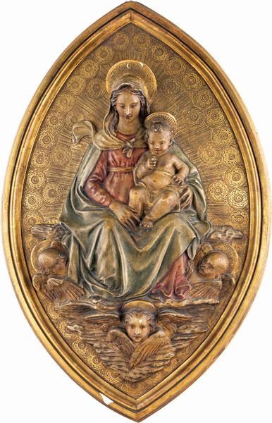 Altorilievo in stucco policromo e dorato di forma ellittica raffigurante Madonna col Bambino e cherubini  - Asta ASTA A TEMPO - Antiquariato, Dipinti, Oggetti d'Arte e Pastori da Presepe Napoletani - Associazione Nazionale - Case d'Asta italiane