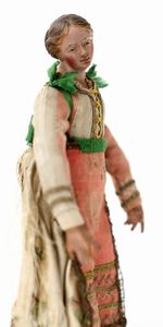 Giovane procidana con chignon e vestitura impreziosita da ricami e galloni  - Asta ASTA A TEMPO - Antiquariato, Dipinti, Oggetti d'Arte e Pastori da Presepe Napoletani - Associazione Nazionale - Case d'Asta italiane