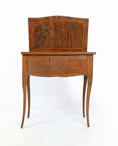 Toletta in noce con filettature in legno di frutto, fine del XIX secolo  - Asta ASTA A TEMPO - Antiquariato, Dipinti, Oggetti d'Arte e Pastori da Presepe Napoletani - Associazione Nazionale - Case d'Asta italiane