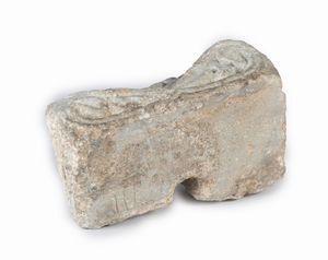 Frammento di gocciolatoio parietale in marmo  - Asta ASTA A TEMPO - Antiquariato, Dipinti, Oggetti d'Arte e Pastori da Presepe Napoletani - Associazione Nazionale - Case d'Asta italiane