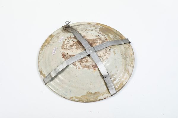 Due piatti e un'alzatina.<BR>Italia, XVIII secolo.  - Asta Maioliche, Porcellane e Vetri - Associazione Nazionale - Case d'Asta italiane