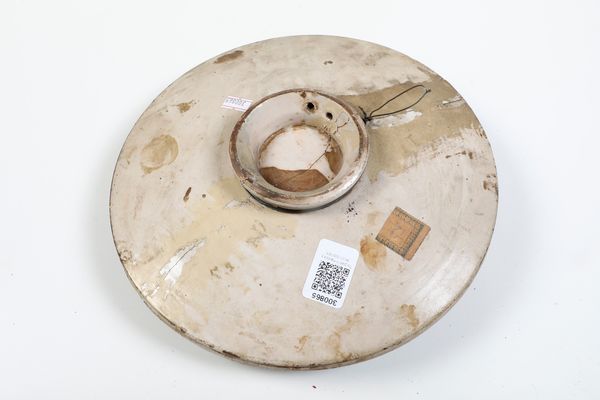 Due piatti e un'alzatina.<BR>Italia, XVIII secolo.  - Asta Maioliche, Porcellane e Vetri - Associazione Nazionale - Case d'Asta italiane