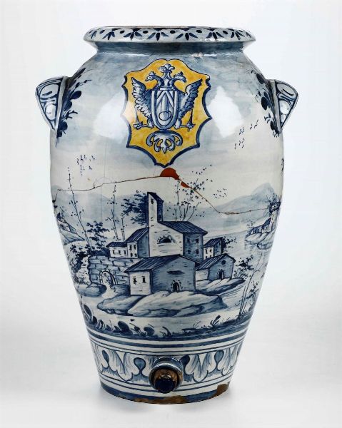Vaso in maiolica con stemma, XX secolo.  - Asta Maioliche, Porcellane e Vetri - Associazione Nazionale - Case d'Asta italiane