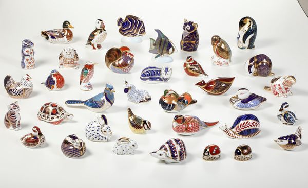 Lotto di trentasei animali.<BR>Inghilterra, Royal Crown Derby, ultimo quarto del XX secolo.  - Asta Maioliche, Porcellane e Vetri - Associazione Nazionale - Case d'Asta italiane