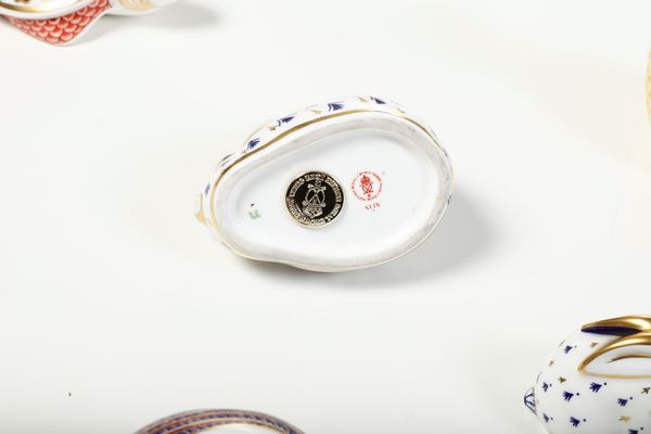 Lotto di trentasei animali.<BR>Inghilterra, Royal Crown Derby, ultimo quarto del XX secolo.  - Asta Maioliche, Porcellane e Vetri - Associazione Nazionale - Case d'Asta italiane