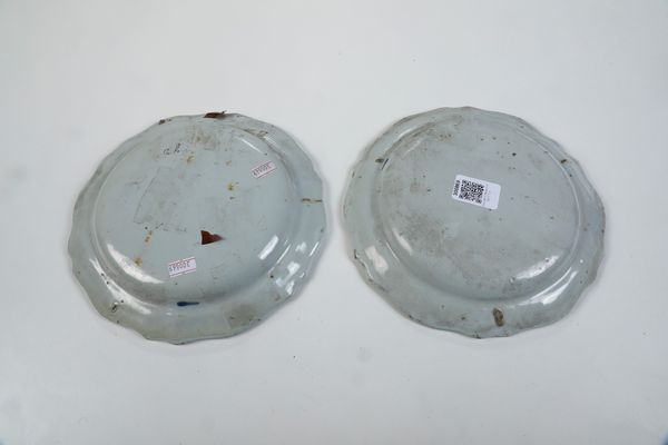 Coppia di piatti.<BR>Francia, XVIII secolo.  - Asta Maioliche, Porcellane e Vetri - Associazione Nazionale - Case d'Asta italiane