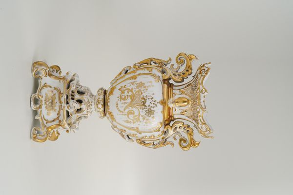 Vaso.<BR>Torino, Manifattura Dortu, Richard & C., 1840 circa.  - Asta Maioliche, Porcellane e Vetri - Associazione Nazionale - Case d'Asta italiane