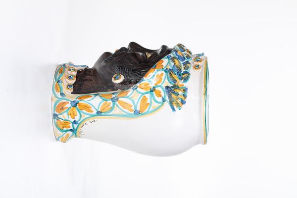 Vaso Testa di moro. <BR>Sicilia, Caltagirone, XX secolo.  - Asta Maioliche, Porcellane e Vetri - Associazione Nazionale - Case d'Asta italiane