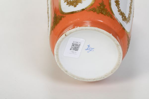 Vaso.<BR>Francia, XX secolo.  - Asta Maioliche, Porcellane e Vetri - Associazione Nazionale - Case d'Asta italiane