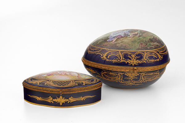 Due scatole.<BR>Francia, inizio del XX secolo.  - Asta Maioliche, Porcellane e Vetri - Associazione Nazionale - Case d'Asta italiane