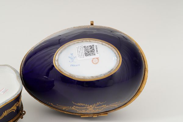 Due scatole.<BR>Francia, inizio del XX secolo.  - Asta Maioliche, Porcellane e Vetri - Associazione Nazionale - Case d'Asta italiane